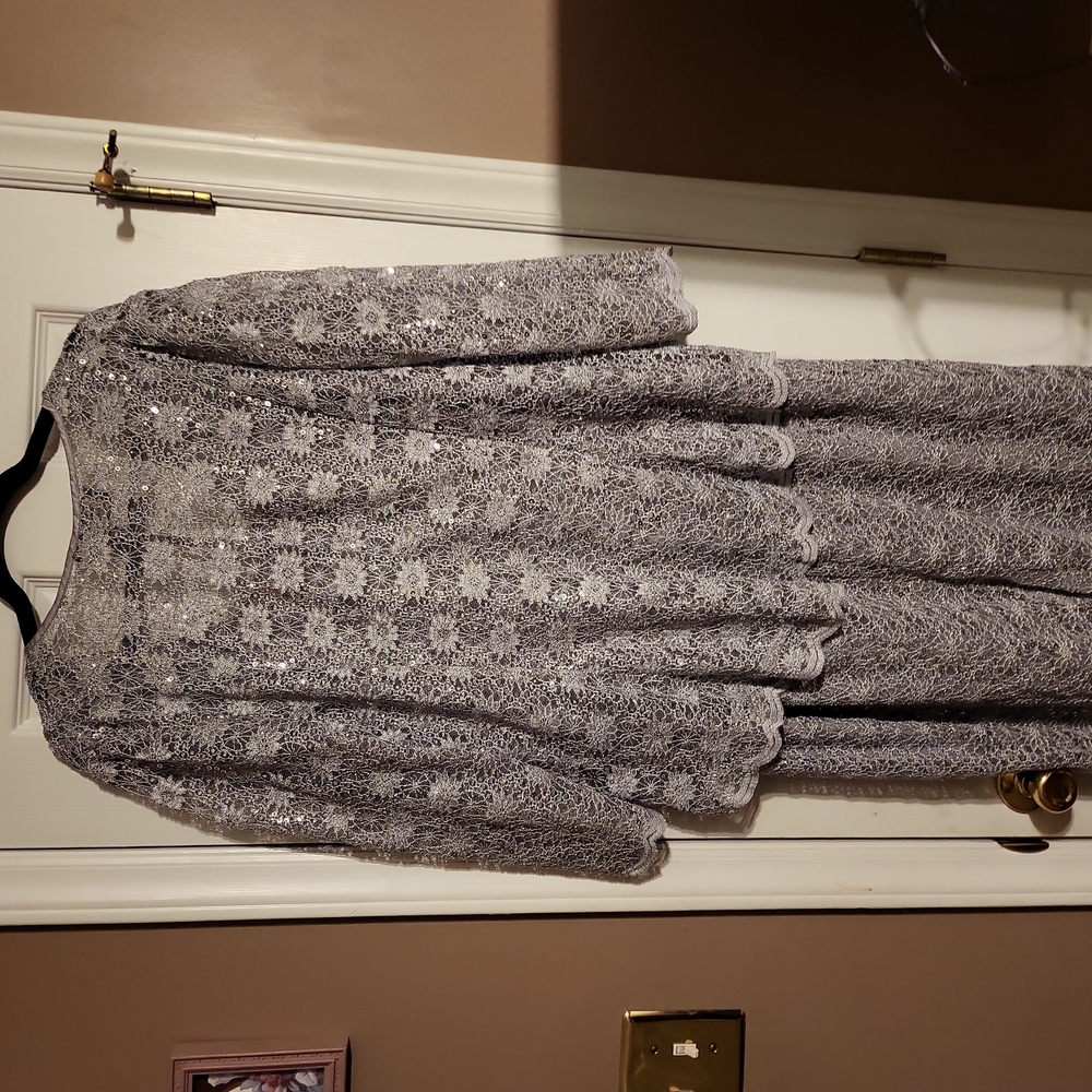 Dress - Picture 3 of 3